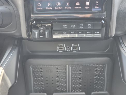 New 2026 RAM 2500 Laramie w/ Night Edition AWD/4WD image 11