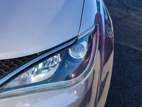 Used 2018 Chrysler Pacifica Touring-L image 10