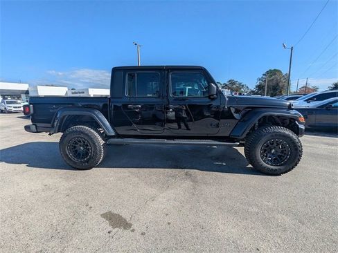 Used 2022 Jeep Gladiator Sport image 3