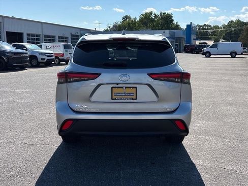 Used 2021 Toyota Highlander XLE AWD/4WD image 26