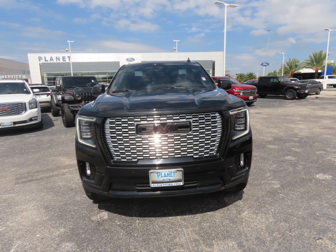 Used 2023 GMC Yukon XL Denali w/ Denali Reserve Package AWD/4WD image 5