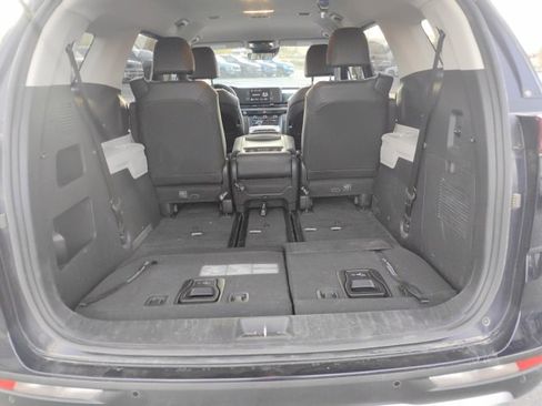Used 2023 Kia Carnival LX w/ Paint Protection Package image 10