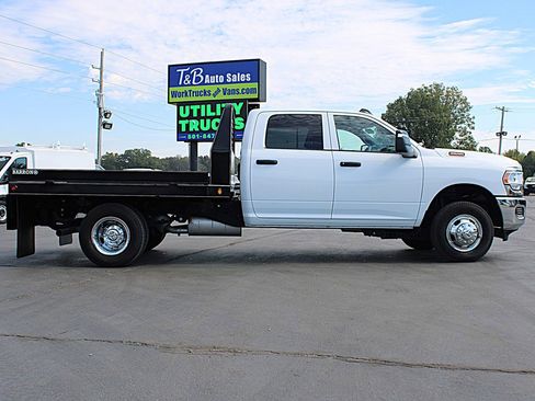 Used 2023 RAM 3500 Tradesman w/ Chrome Appearance Group image 7