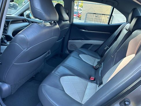 Used 2019 Toyota Camry XLE FWD image 13