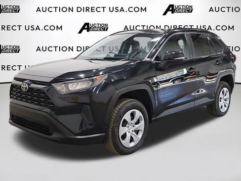 Used 2021 Toyota RAV4 LE image 1
