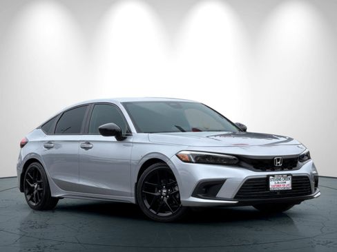 Used 2023 Honda Civic Sport image 2