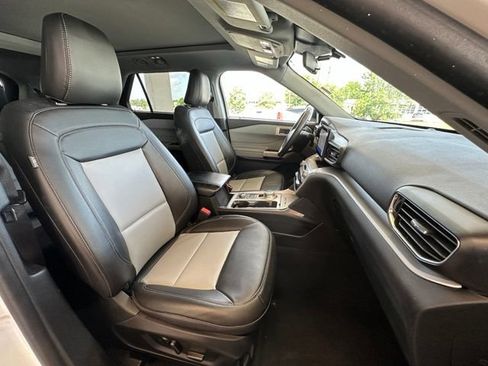 Used 2023 Ford Explorer XLT w/ Equipment Group 202A AWD/4WD image 25