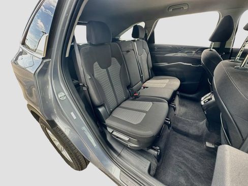 Certified 2025 Kia Sorento LX FWD image 25
