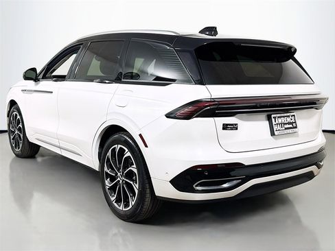 Used 2024 Lincoln Nautilus Reserve w/ Equipment Group 202A image 6