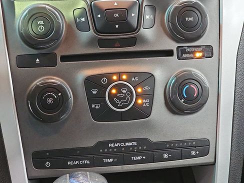Used 2014 Ford Explorer XLT AWD/4WD image 20
