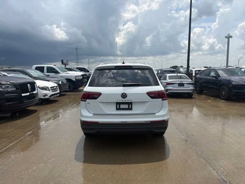 Used 2024 Volkswagen Tiguan SE FWD image 4