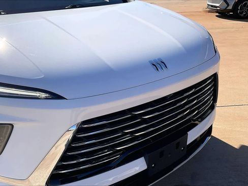 Certified 2025 Buick Enclave Preferred image 28