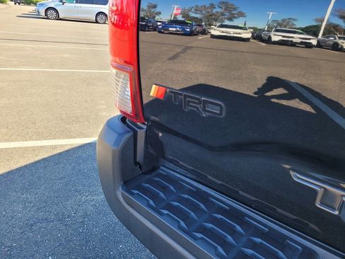 Used 2019 Toyota Tacoma TRD Off-Road AWD/4WD image 7