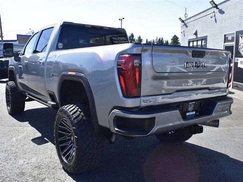 Used 2024 GMC Sierra 2500 Denali Ultimate image 3