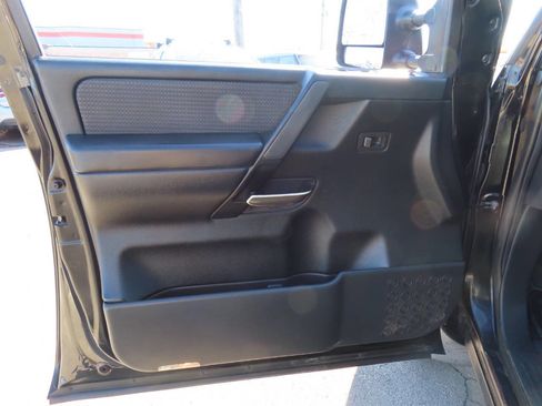 Used 2012 Nissan Titan SV w/ SV Premium Utility Pkg image 9