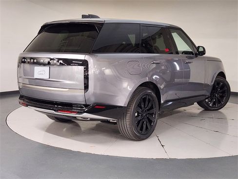 New 2026 Land Rover Range Rover SE image 2
