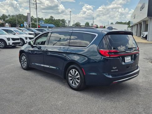 Used 2022 Chrysler Pacifica Touring-L FWD image 6