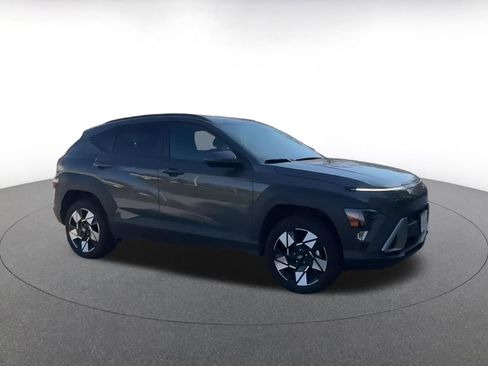 Used 2025 Hyundai Kona SEL image 2