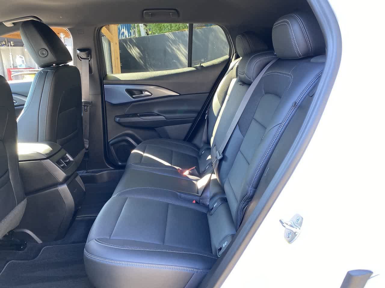 Used 2024 Chevrolet Equinox EV LT FWD image 16
