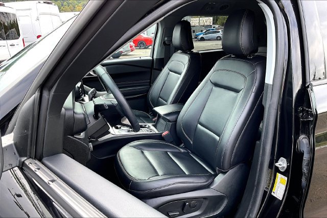 Used 2023 Ford Explorer XLT w/ Equipment Group 202A AWD/4WD image 26