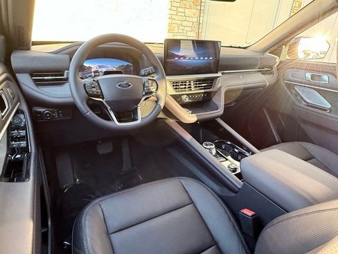 Used 2026 Ford Explorer Platinum w/ LUX Leather Package image 18