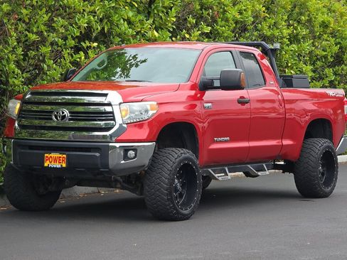 Used 2017 Toyota Tundra SR5 w/ TRD Off Road Package AWD/4WD image 8