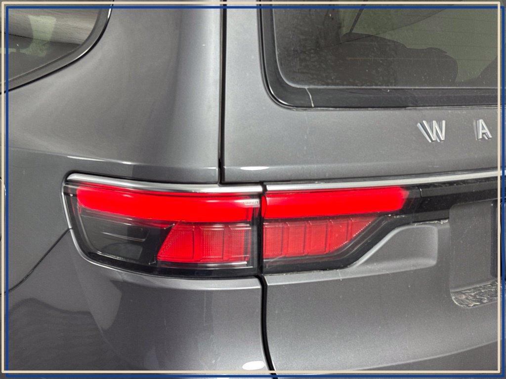 Used 2022 Jeep Wagoneer Series III AWD/4WD image 12