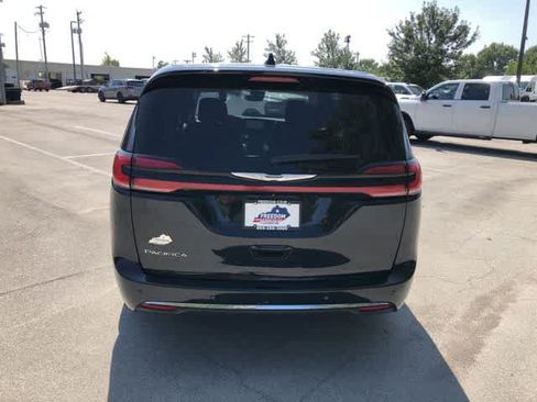 Certified 2024 Chrysler Pacifica Touring-L FWD image 5