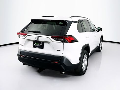 Used 2021 Toyota RAV4 XLE w/ Convenience Package FWD image 9