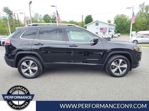 Used 2019 Jeep Cherokee Limited w/ Technology Group AWD/4WD image 2