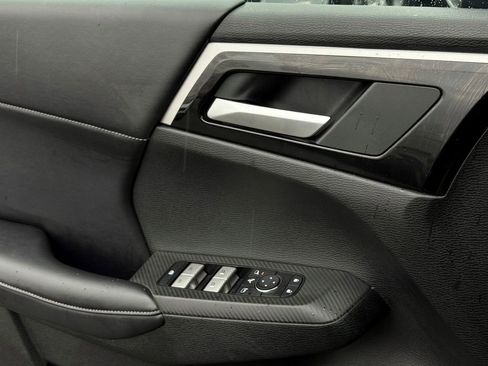 Used 2025 Mitsubishi Outlander SE image 34