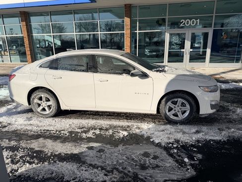 Used 2025 Chevrolet Malibu LS image 3