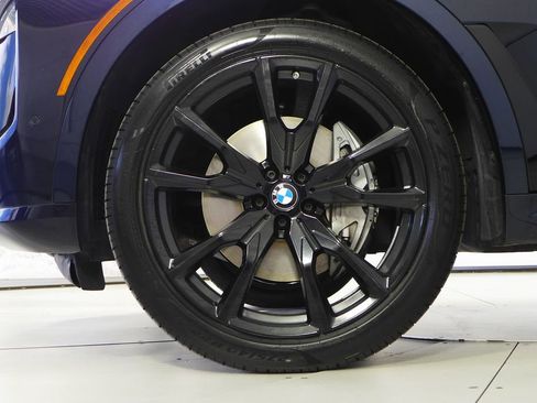 Used 2024 BMW X7 xDrive40i w/ M Sport Package AWD/4WD image 5