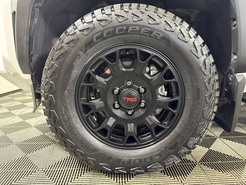 Used 2025 Toyota 4Runner TRD Off-Road AWD/4WD image 10