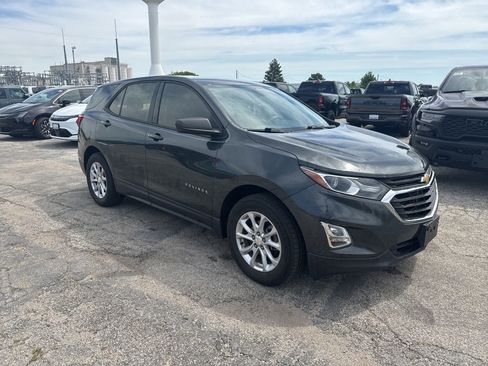 Used 2018 Chevrolet Equinox LS FWD image 4