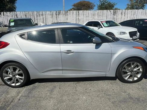 Used 2016 Hyundai Veloster image 7