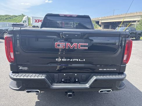 Used 2024 GMC Sierra 1500 Denali w/ Technology Package AWD/4WD image 4