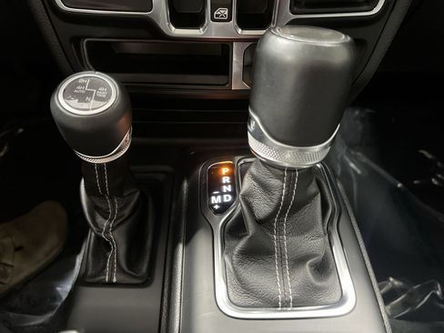 Used 2022 Jeep Wrangler Unlimited Sahara w/ Cold Weather Group AWD/4WD image 20