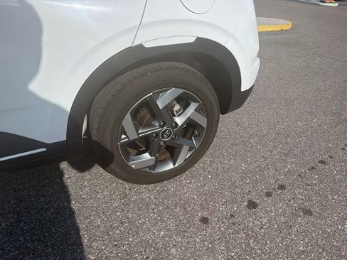 Used 2025 Hyundai Venue Limited FWD image 2