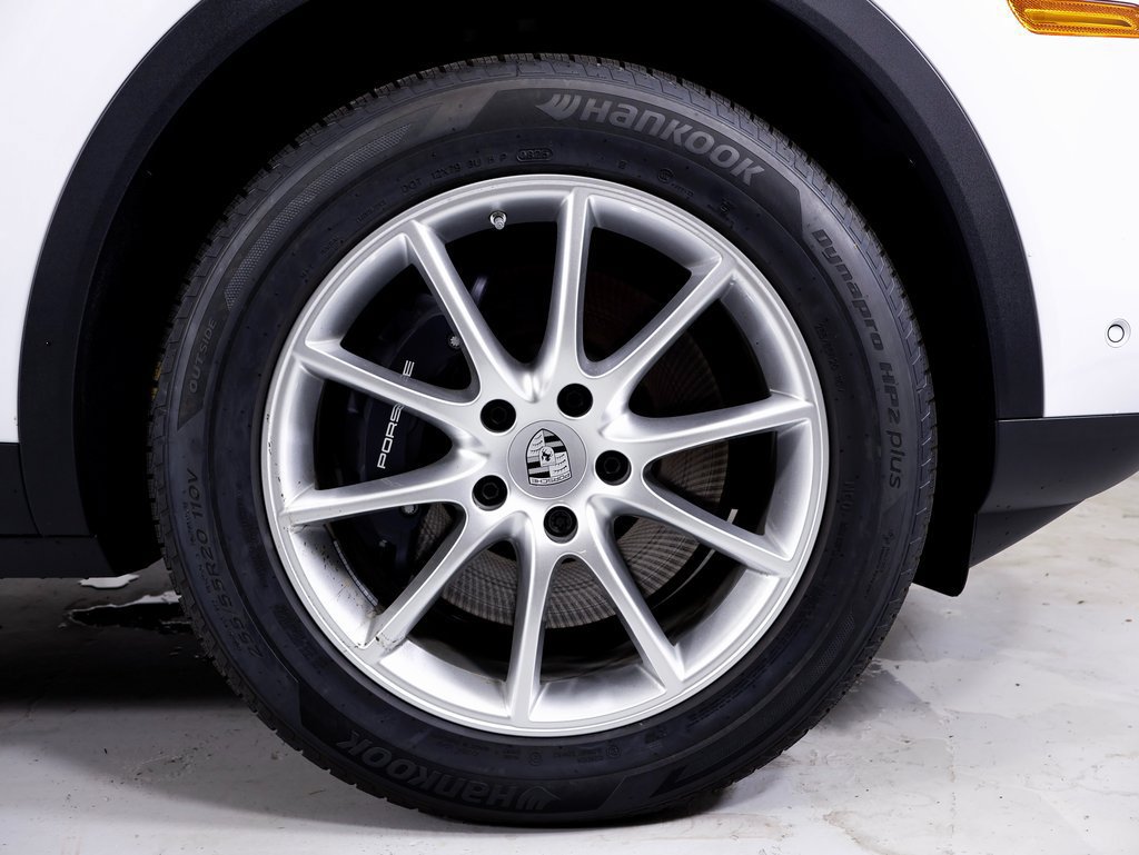 Certified 2025 Porsche Cayenne AWD/4WD image 21
