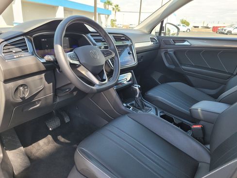 Used 2023 Volkswagen Tiguan SE AWD/4WD image 10