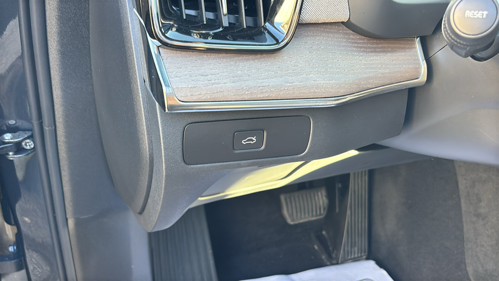 Certified 2026 Volvo XC90 B6 Plus AWD/4WD image 15
