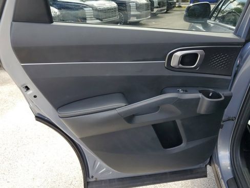 Used 2024 Kia Sorento S w/ Panoramic Sunroof Package image 11