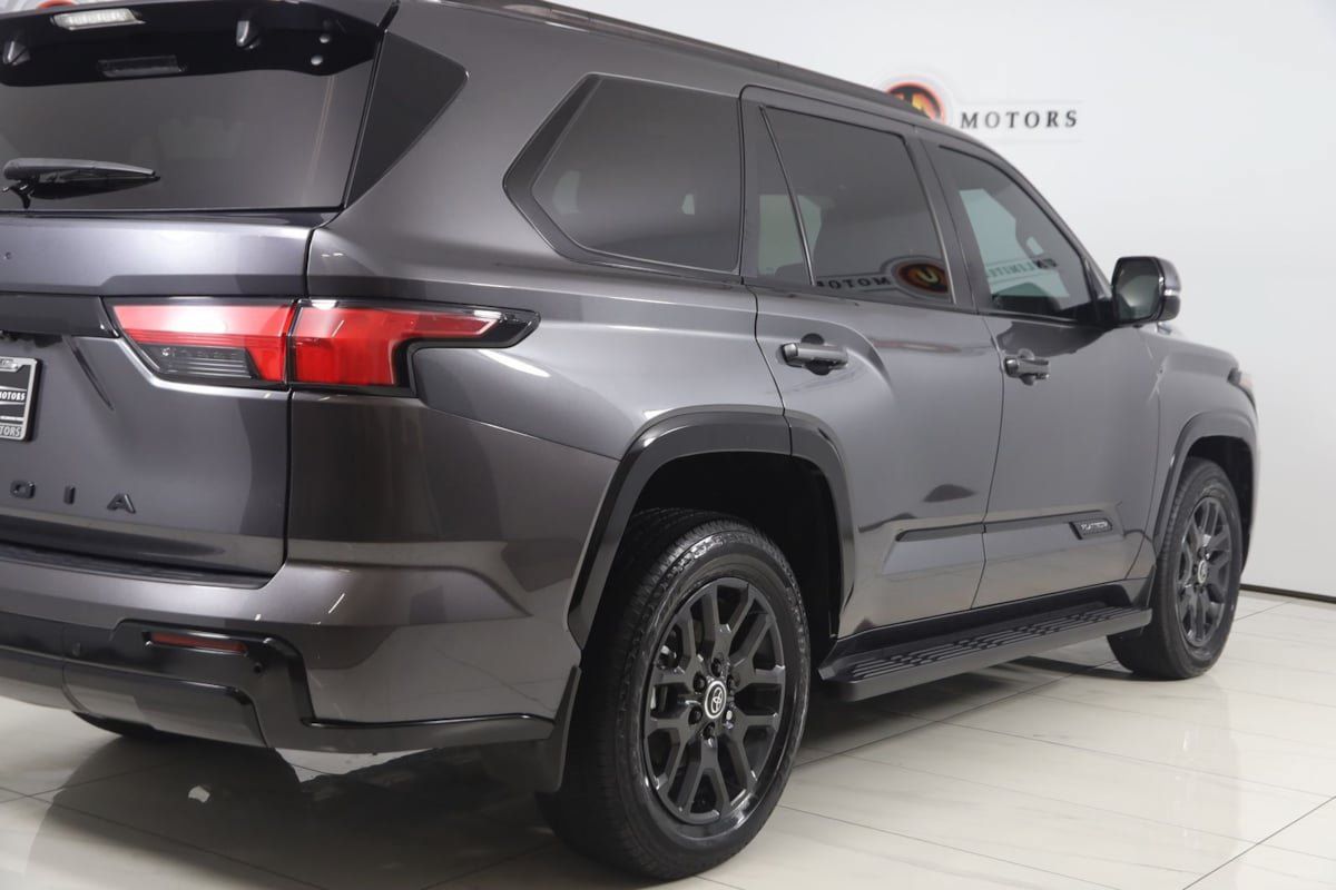 Used 2024 Toyota Sequoia Platinum AWD/4WD image 49