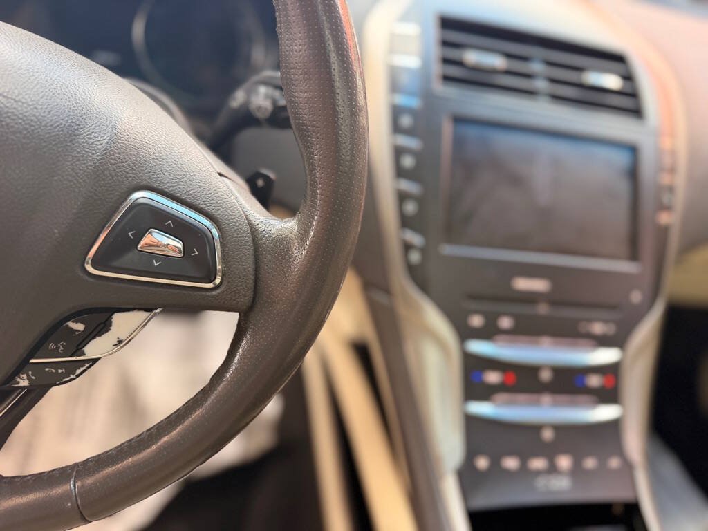 Used 2013 Lincoln MKZ FWD image 21