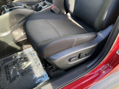 Used 2019 Nissan Rogue SV image 32