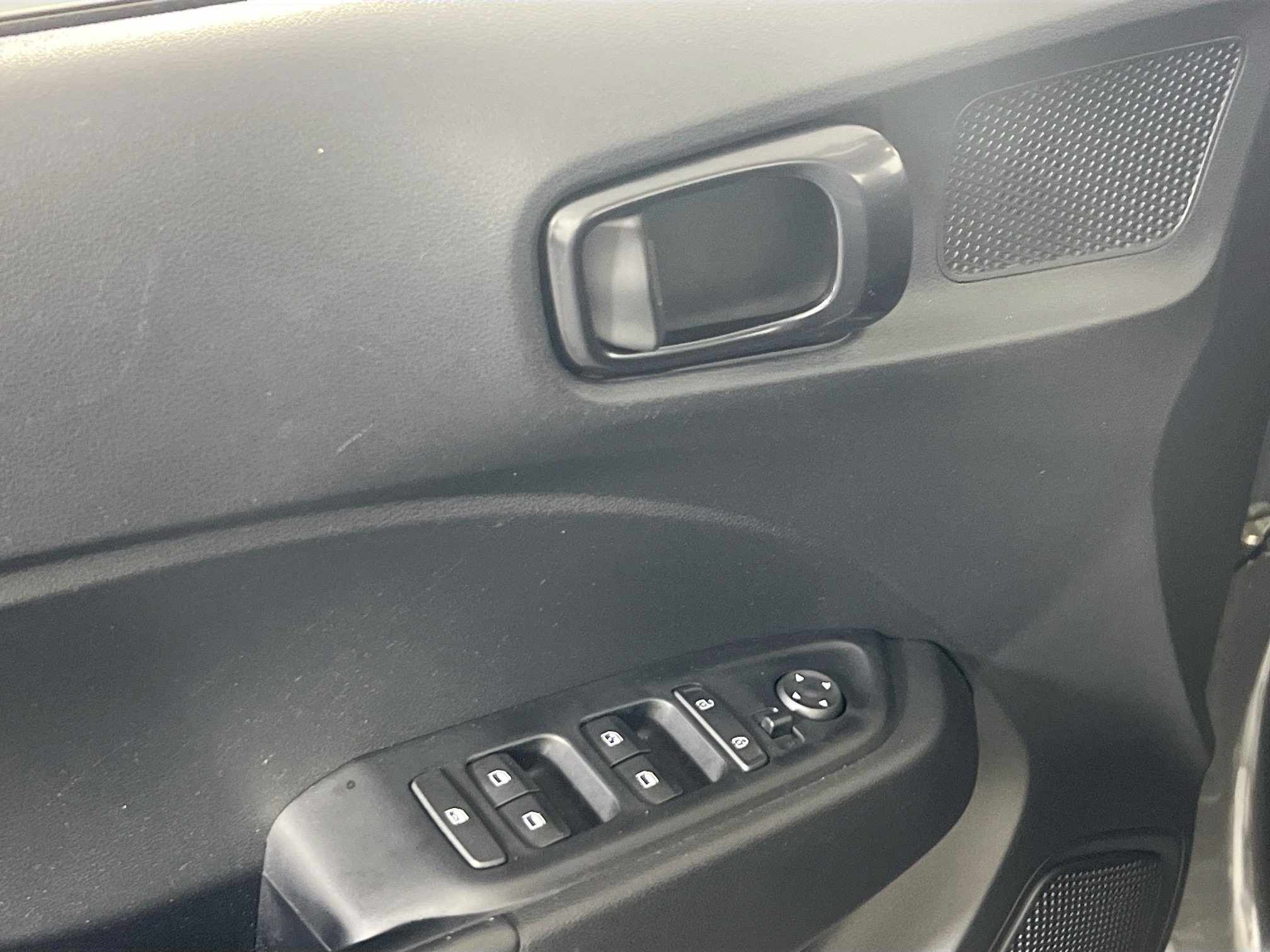 Used 2023 Hyundai Venue Limited FWD image 17