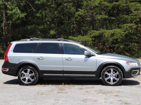 Used 2013 Volvo XC70 T6 AWD/4WD image 2