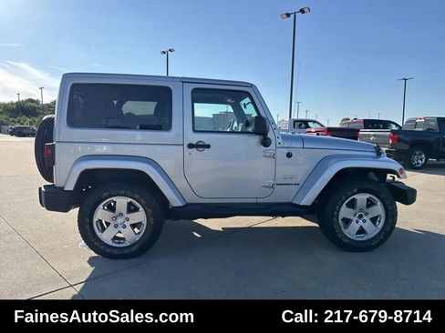 Used 2012 Jeep Wrangler Sahara w/ Dual Top Group AWD/4WD image 23