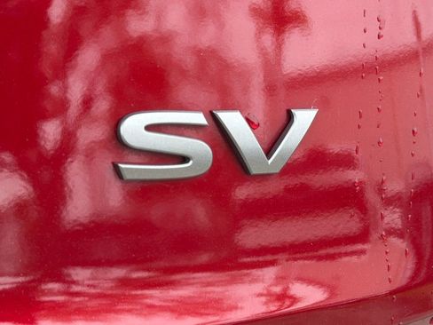 Used 2024 Nissan Rogue SV w/ SV Premium Package image 11